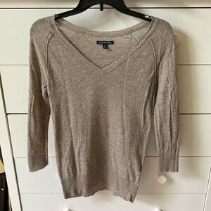 💕 American Eagle Outfitters Size Small Tan V-Neck Sweater